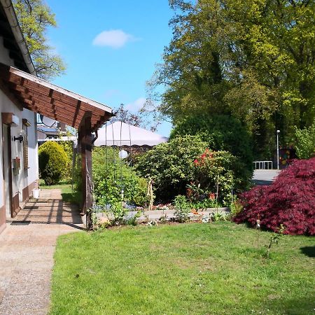 Kuenstler Ferienwohnung 3 Zimmer Kueche Bad Zentrale Lage Wulsbuttel Exterior photo