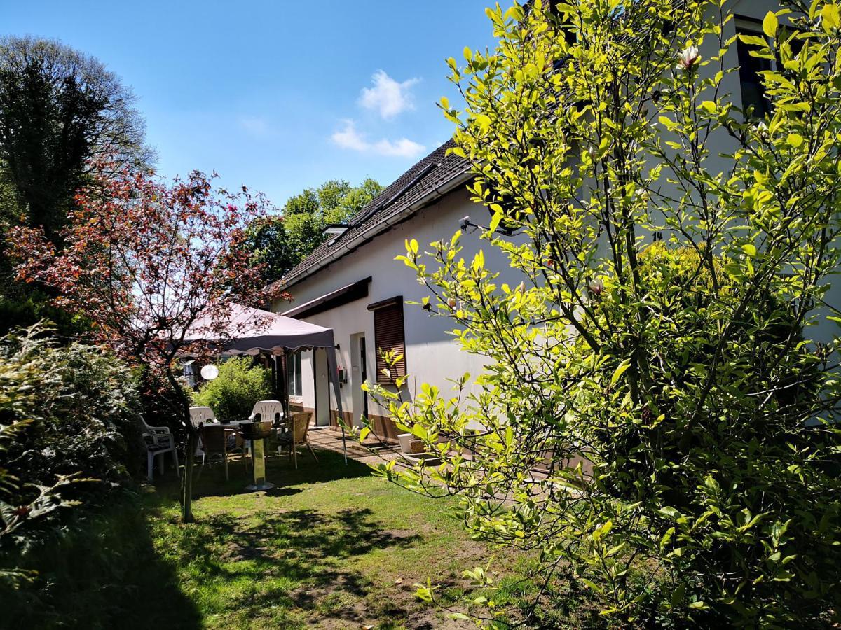 Kuenstler Ferienwohnung 3 Zimmer Kueche Bad Zentrale Lage Wulsbuttel Exterior photo